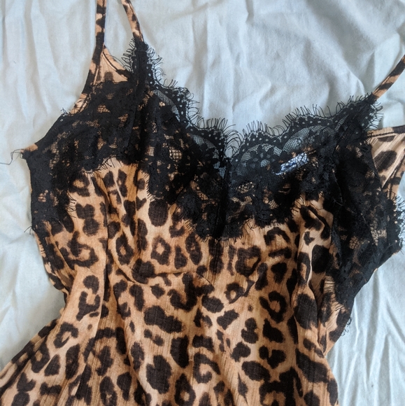 Cheetah Print Elegant Lace Tank Top - Picture 2 of 3